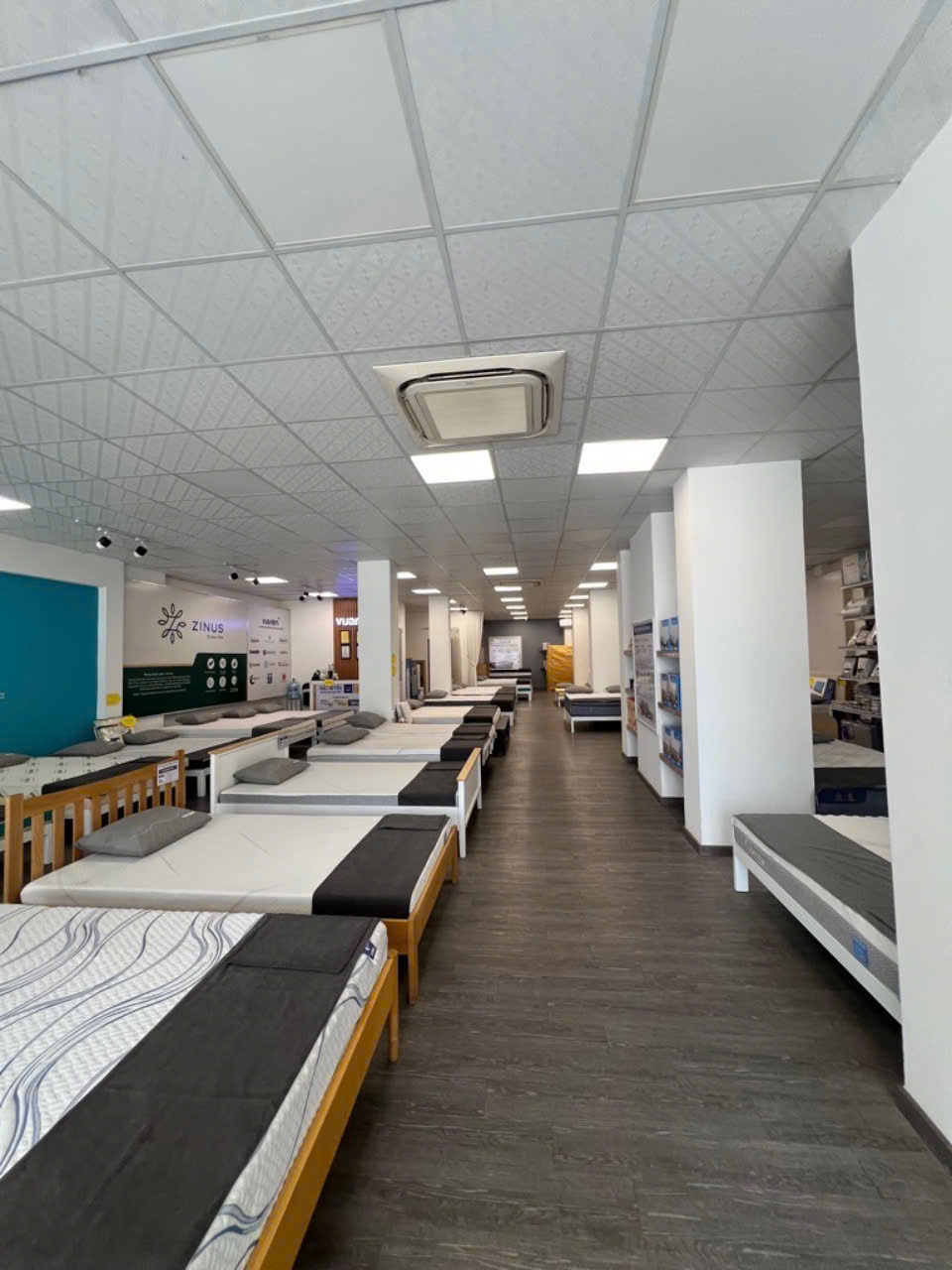 Bán nhà mặt phố ngang 12m x 25m Cách Mạng Tháng Tám, không quá 90 tỷ - Ảnh 1